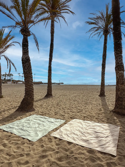 Beachblankets | leicht & sandabweisend mit Geheimfach und Windschutz-Ecken!